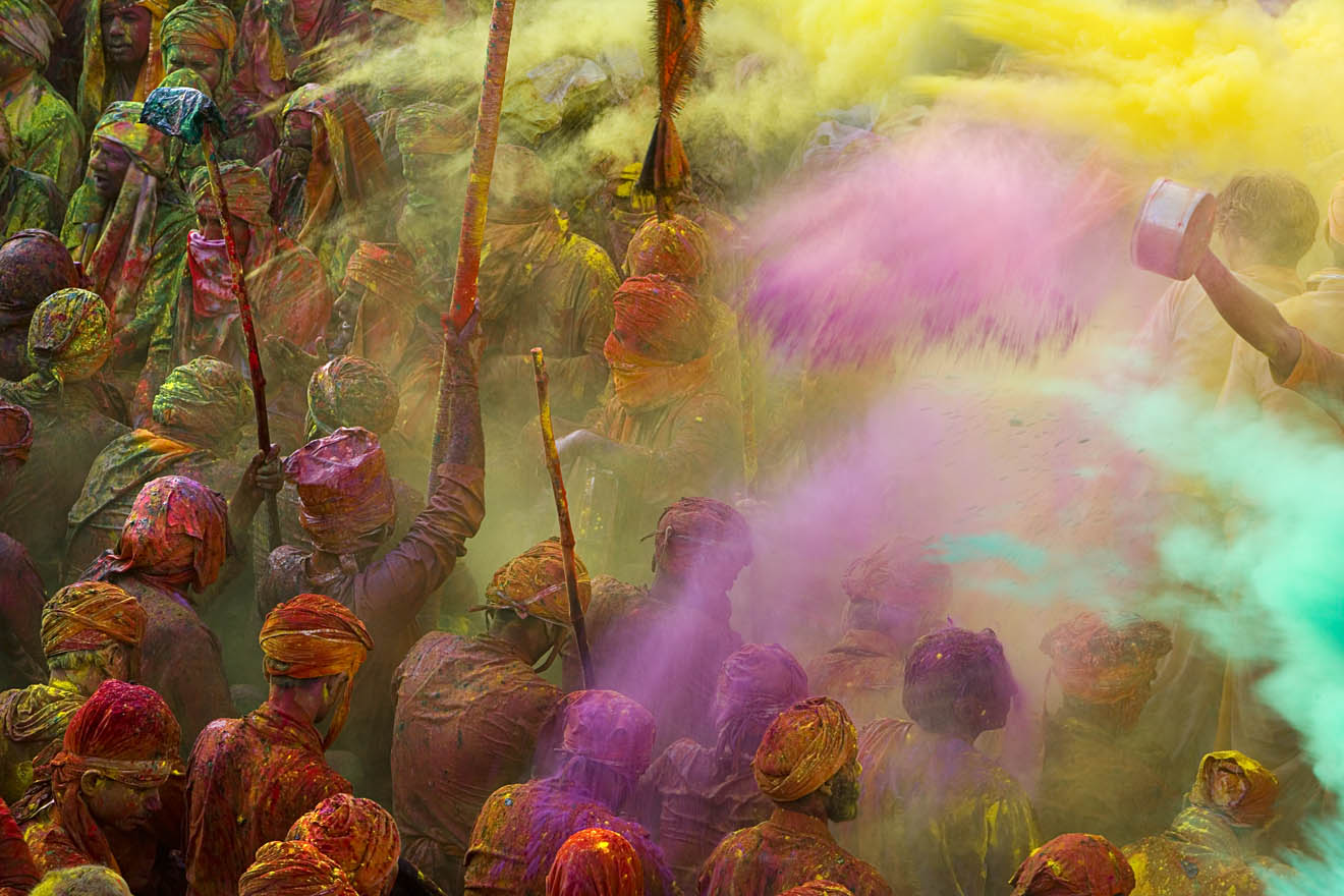 070226-4317-18-holi